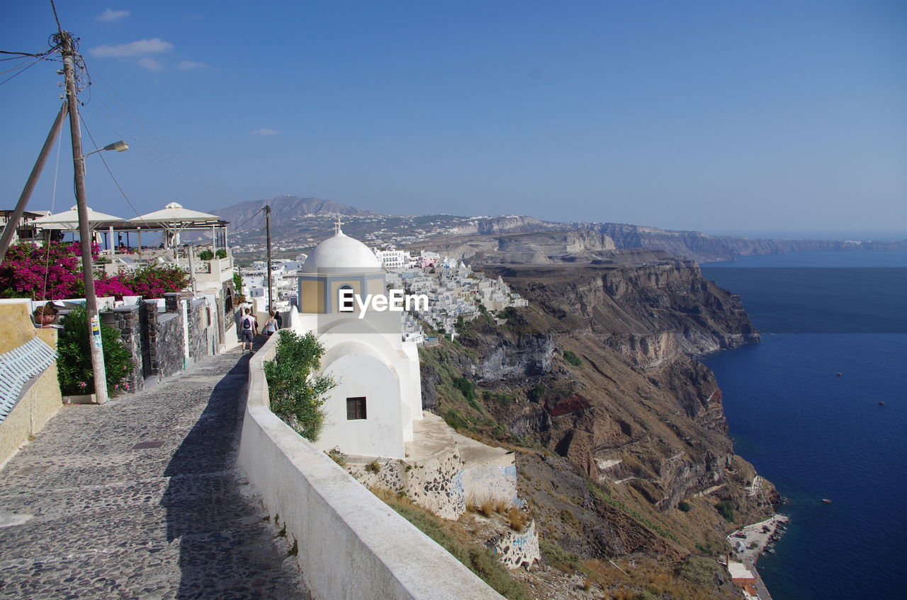 SCENIC VIEW OF SEA AND MOUNTAIN AGAINST SKY