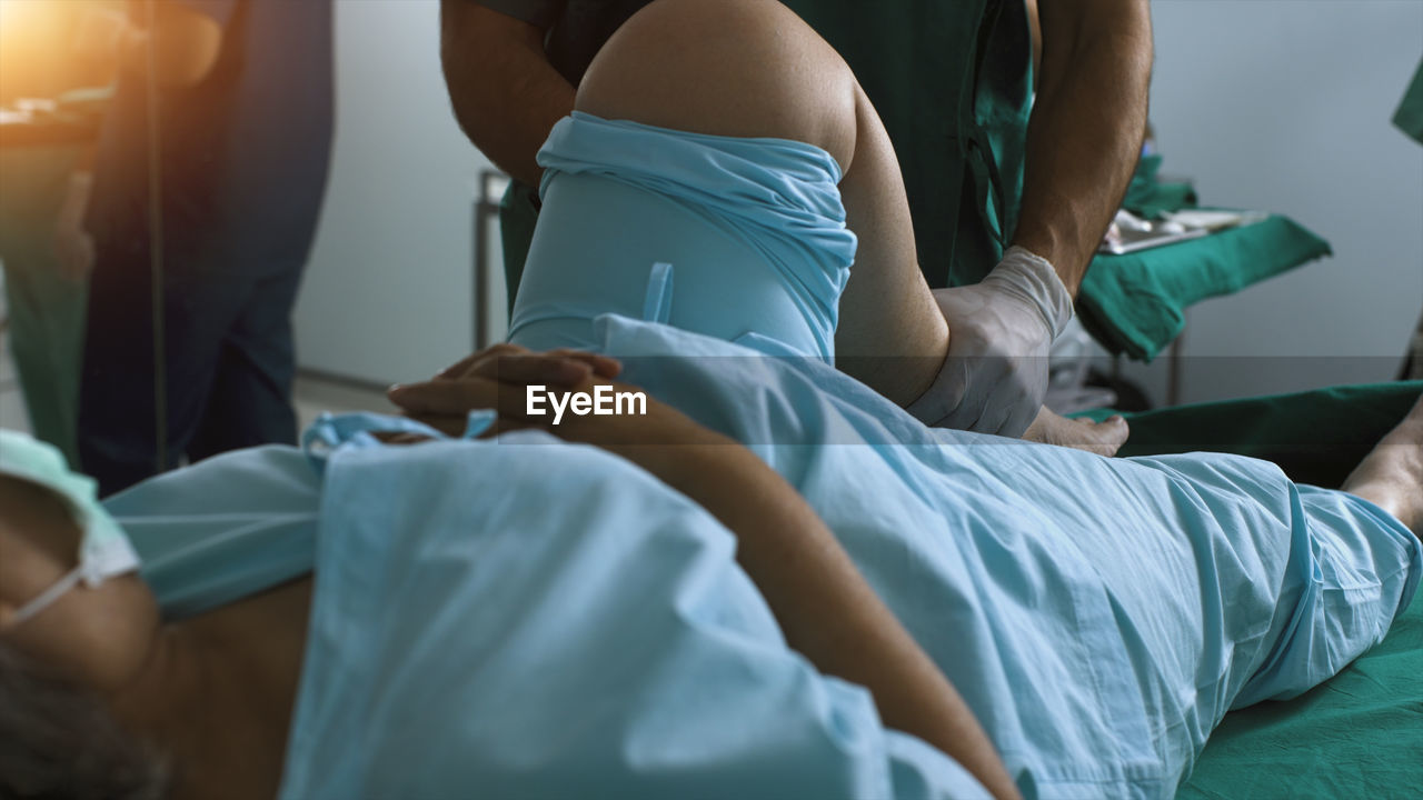 Surgeon diagnose anadult woman knee problem before a surgical procedure. concept hospital care