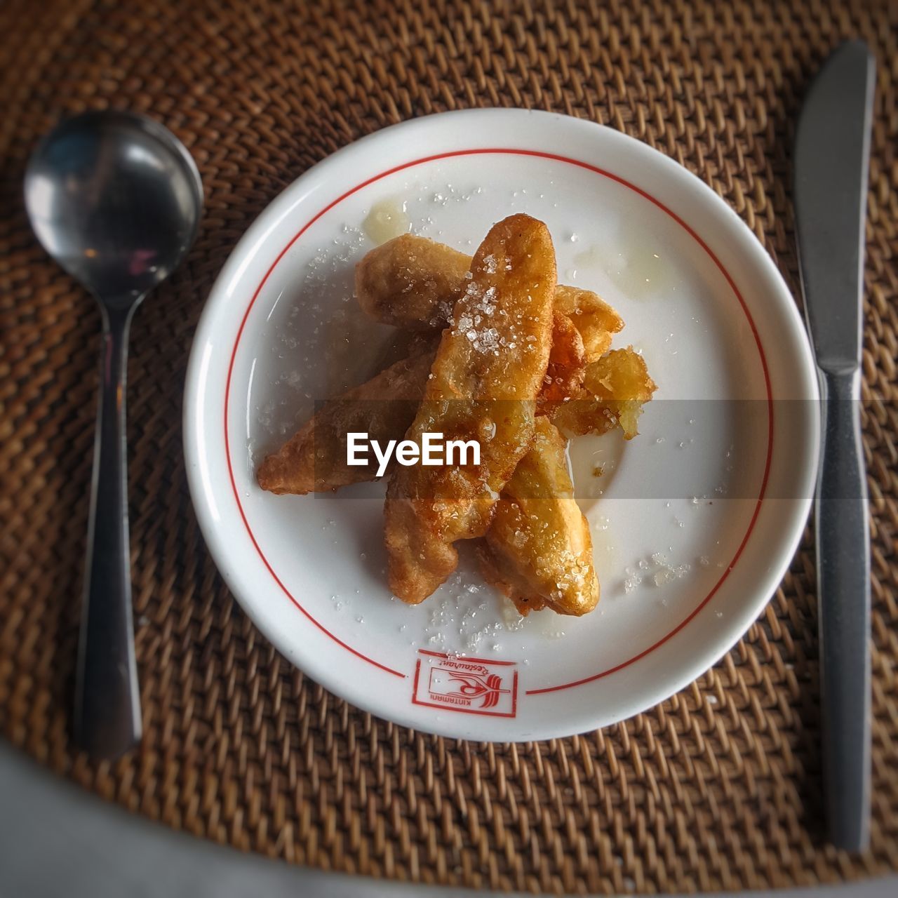 HIGH ANGLE VIEW OF DESSERT ON TABLE