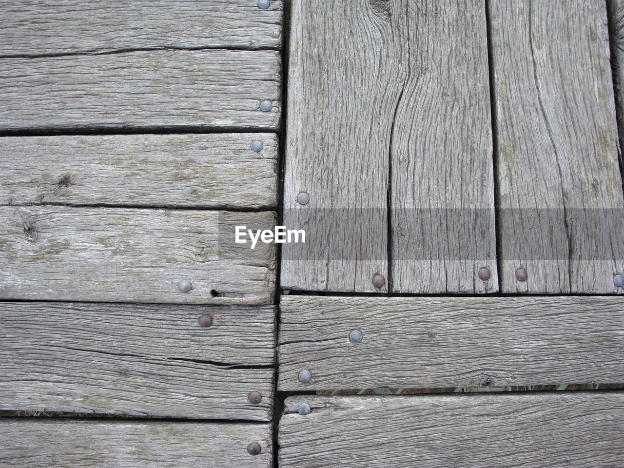 CLOSE-UP OF OLD WOOD