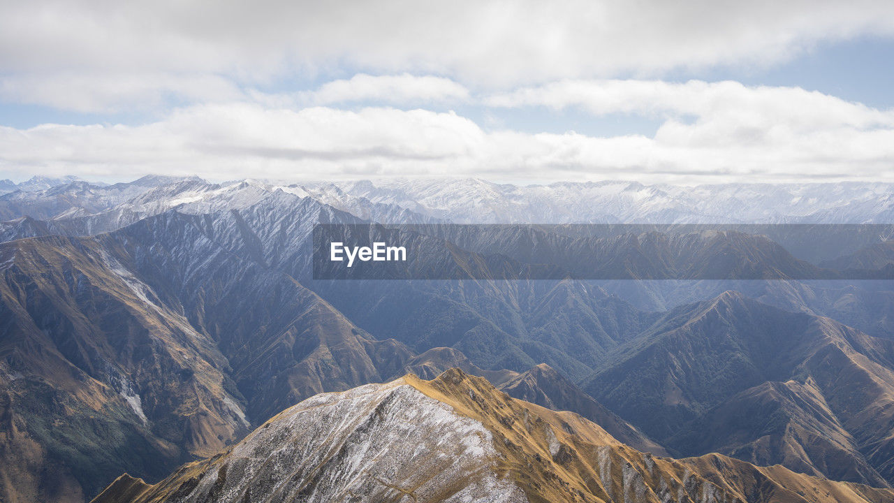 Beautiful alpine landscape with freshly snowed mountains and massive mountain ranges, new zealand
