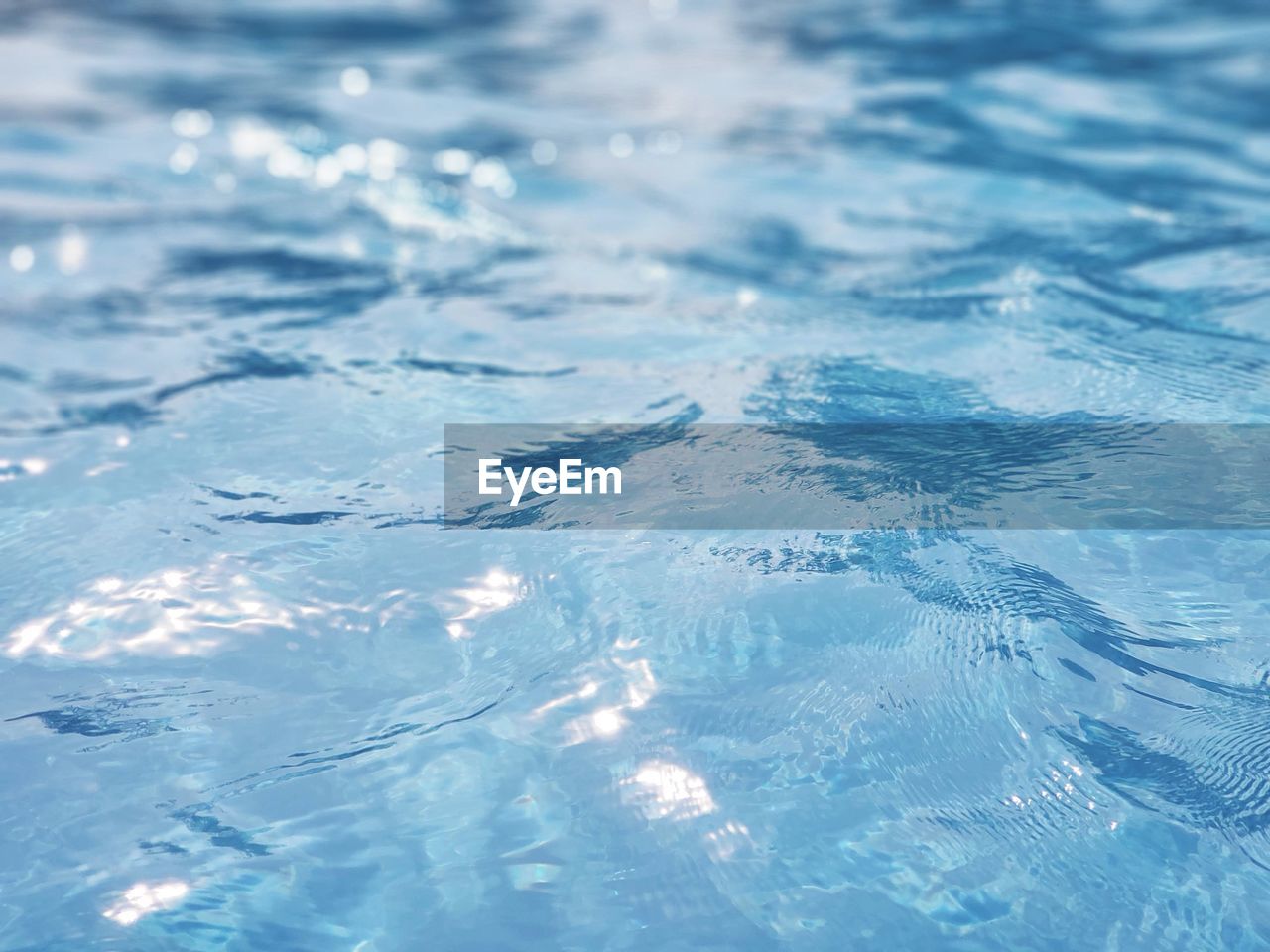 FULL FRAME SHOT OF SWIMMING POOL IN SEA