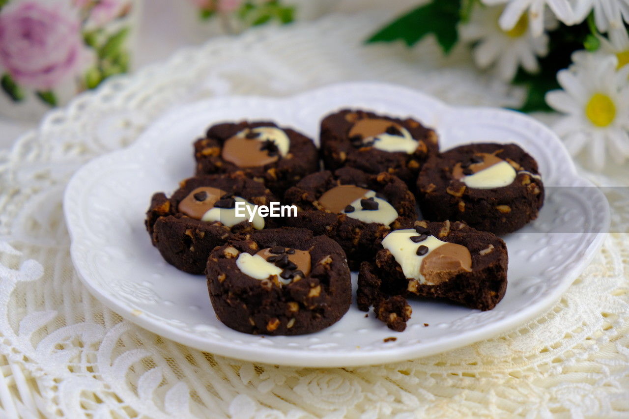food and drink, food, sweet food, chocolate, sweet, dessert, freshness, baked, plate, cake, flower, celebration, no people, temptation, plant, flowering plant, indoors, snack, chocolate brownie, close-up, still life, event