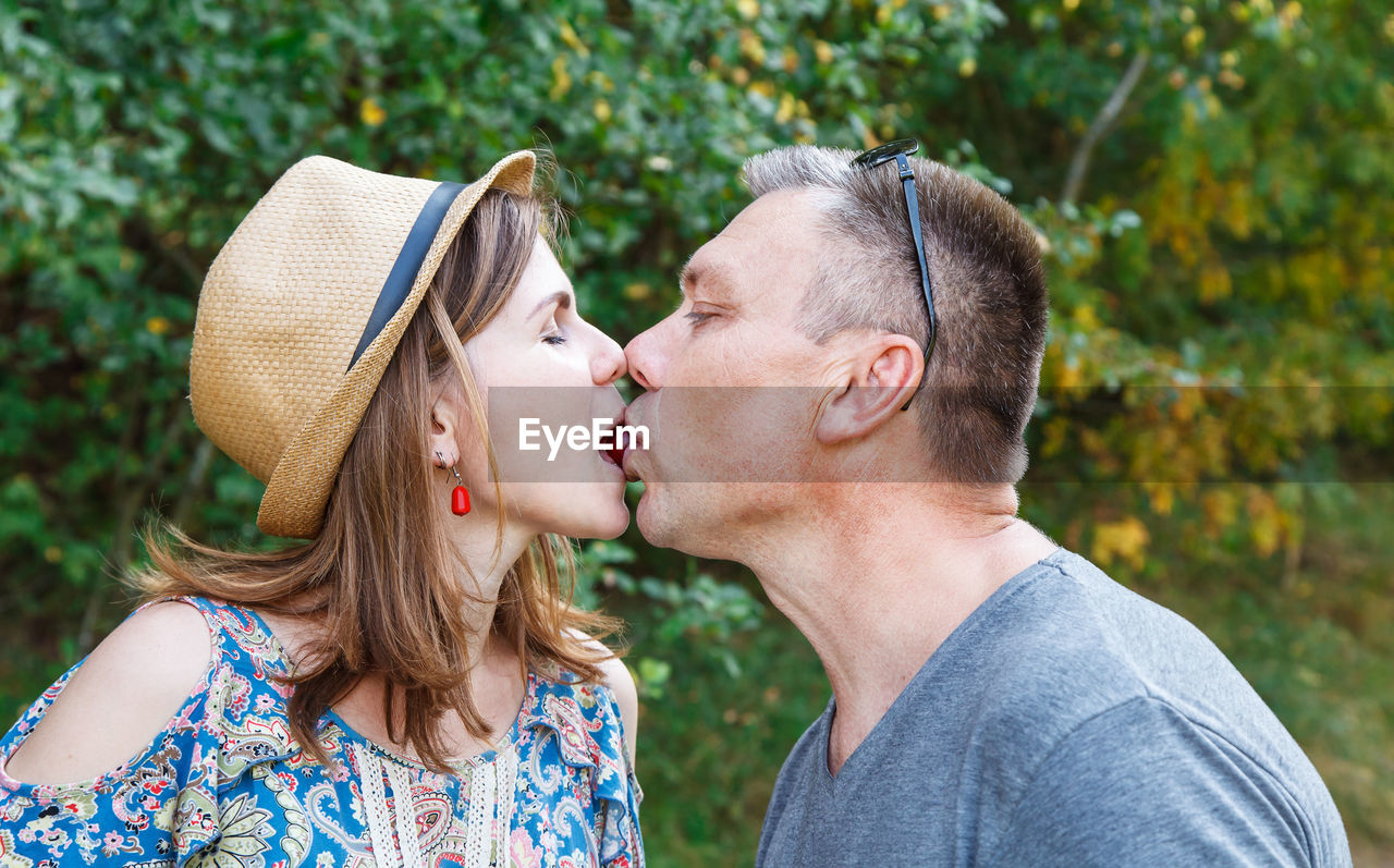 PORTRAIT OF A COUPLE KISSING