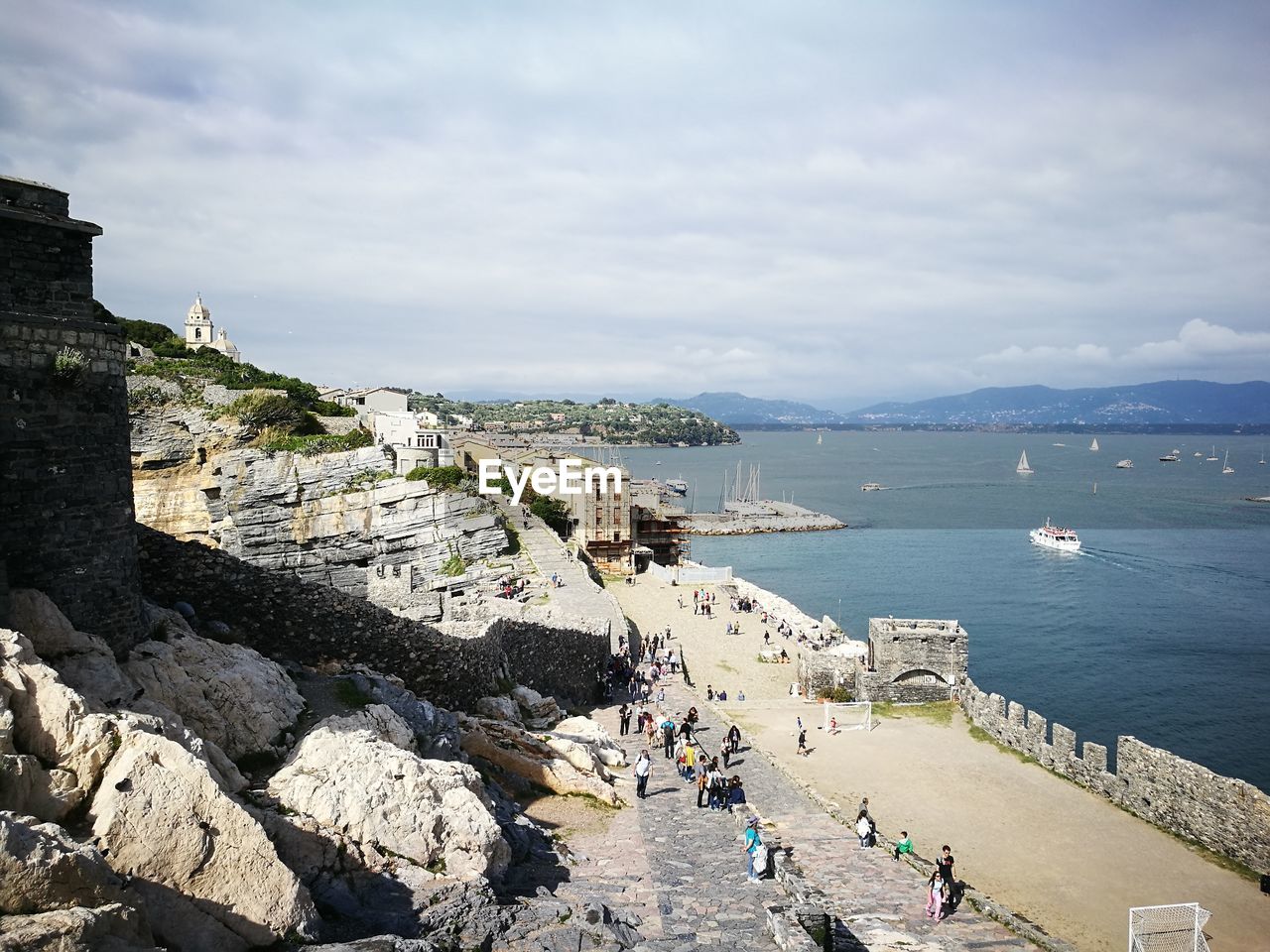 HIGH ANGLE VIEW OF TOURISTS ON SEA