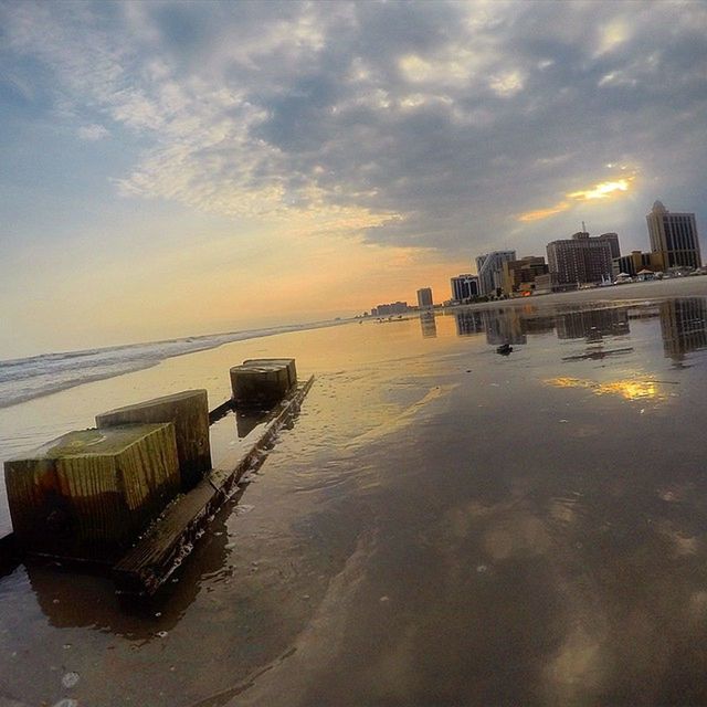 VIEW OF SEA AGAINST CLOUDY SKY AT SUNSET