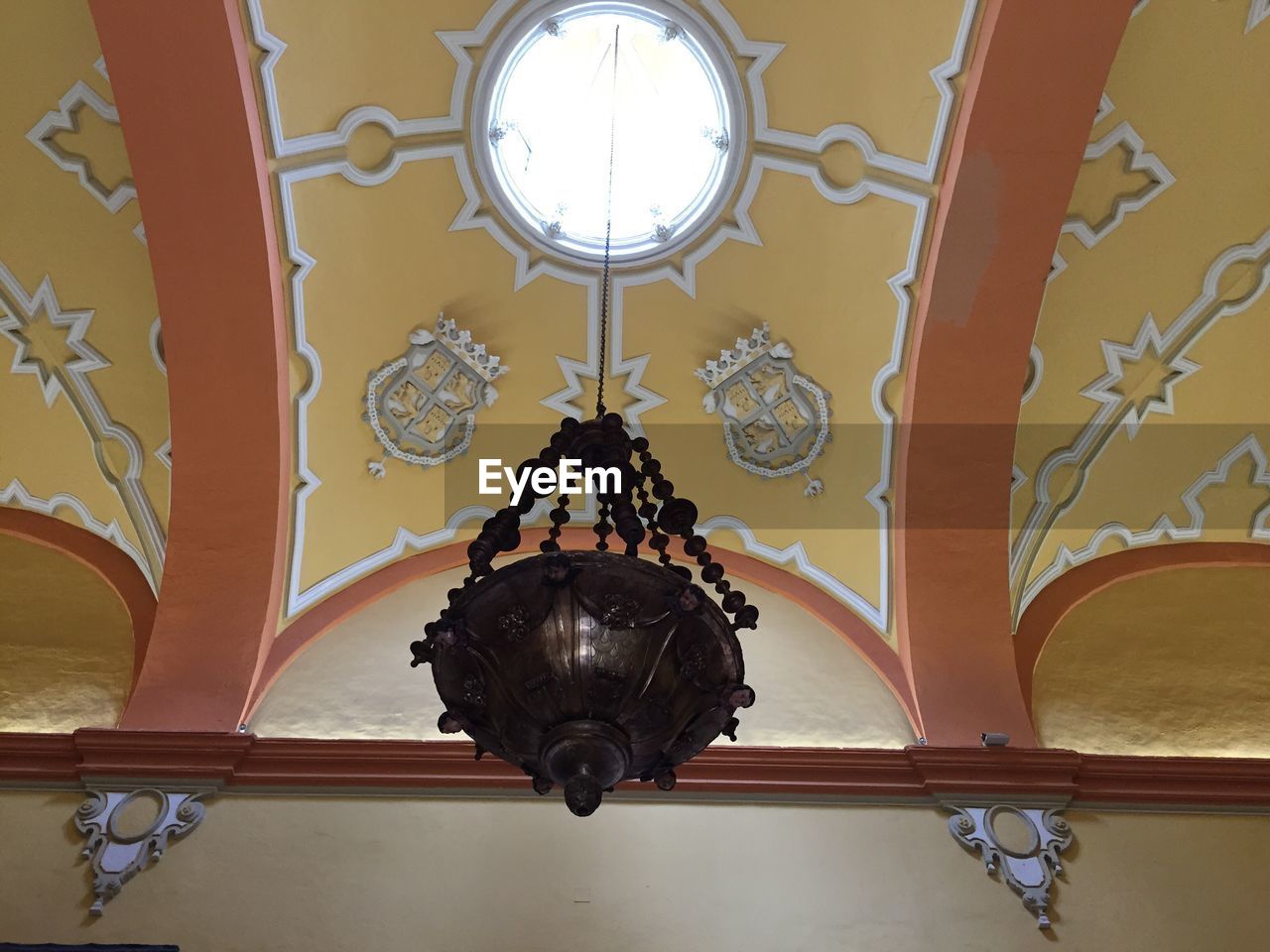 LOW ANGLE VIEW OF ORNATE CHANDELIER