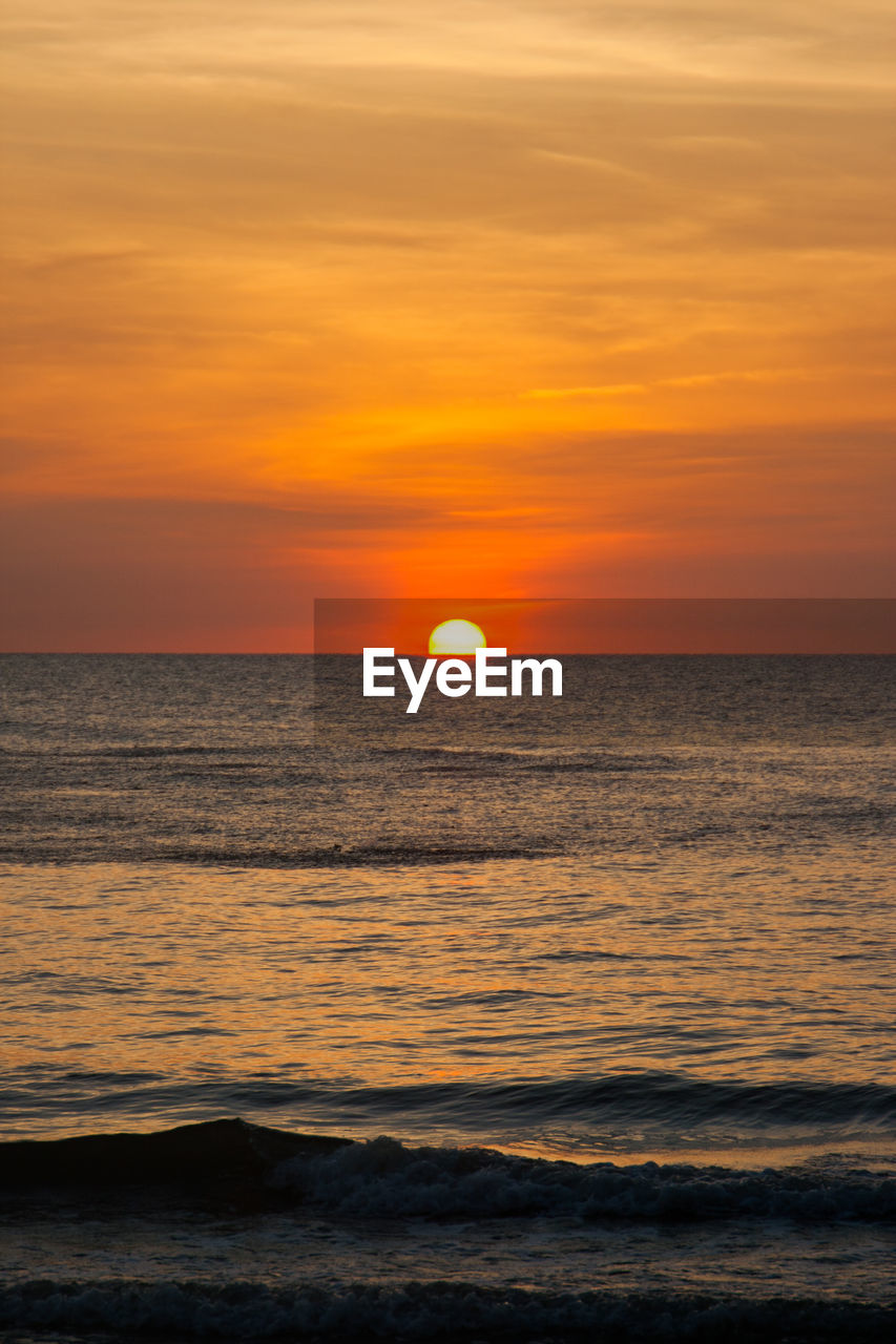 SCENIC VIEW OF SEA AGAINST ROMANTIC SKY