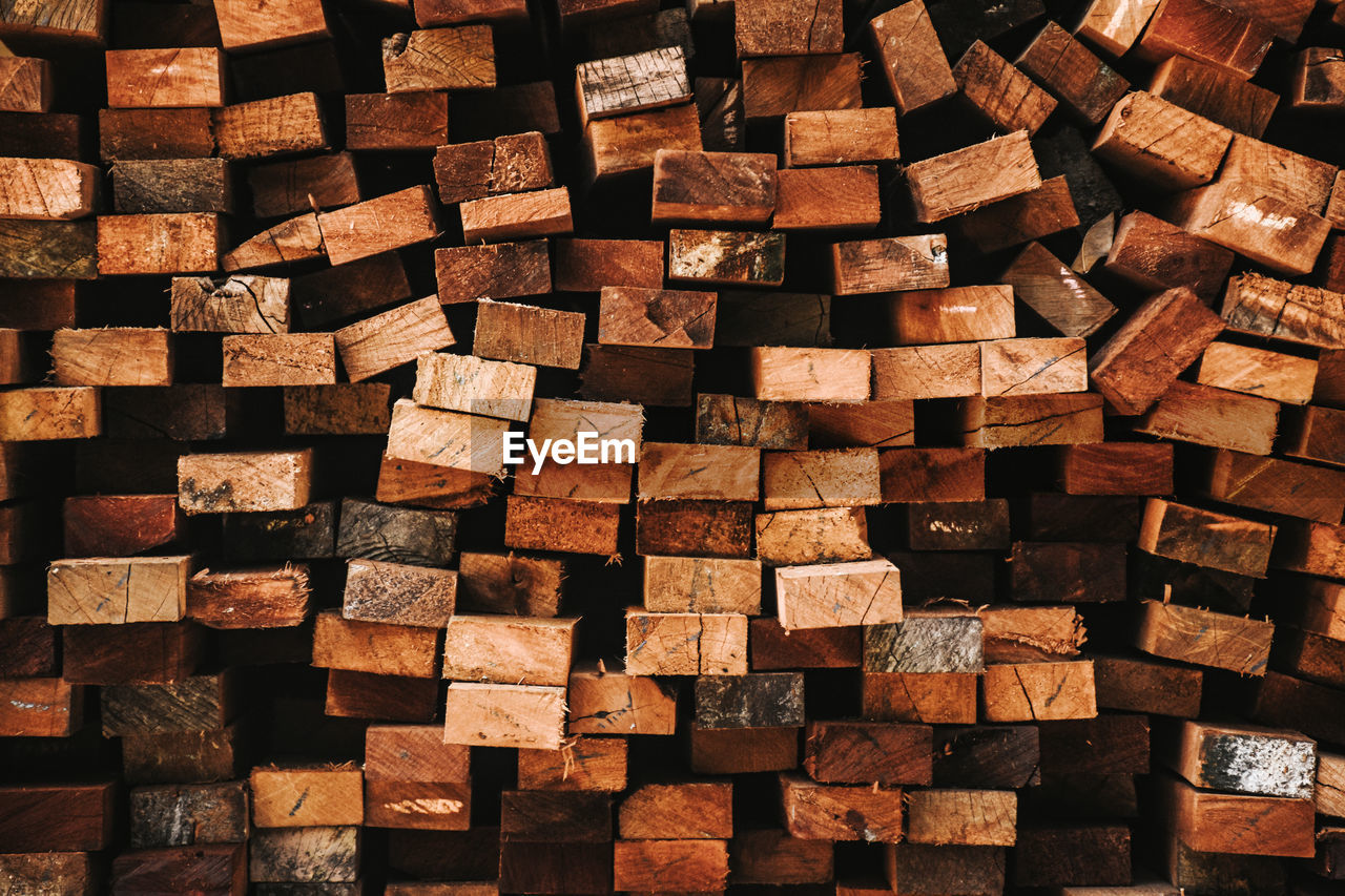 FULL FRAME SHOT OF FIREWOOD