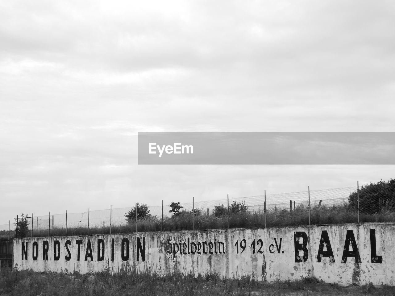 VIEW OF FIELD AGAINST CLOUDY SKY