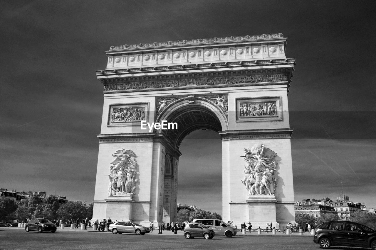 Low angle view of arc de triomphe against sky