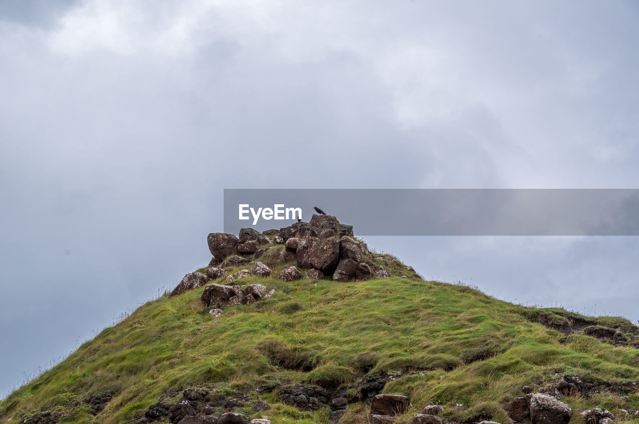 LOW ANGLE VIEW OF ROCK AGAINST SKY