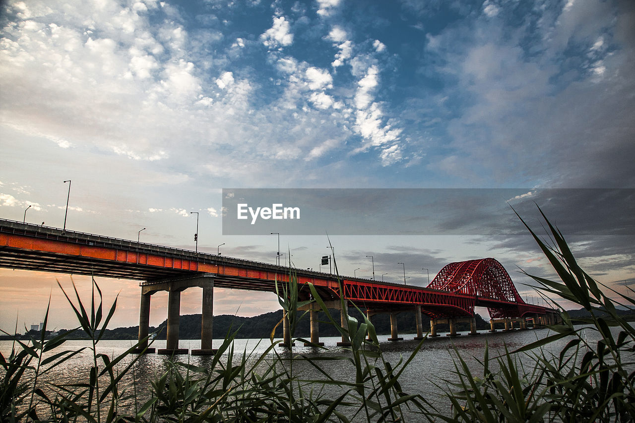 Banghwa bridge over han river against sky