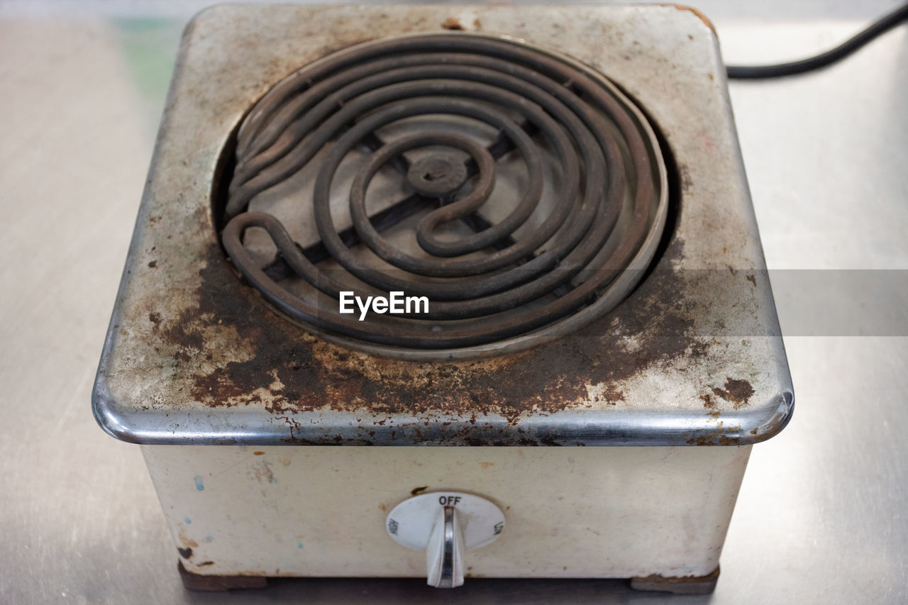 HIGH ANGLE VIEW OF RUSTY METAL ON TABLE