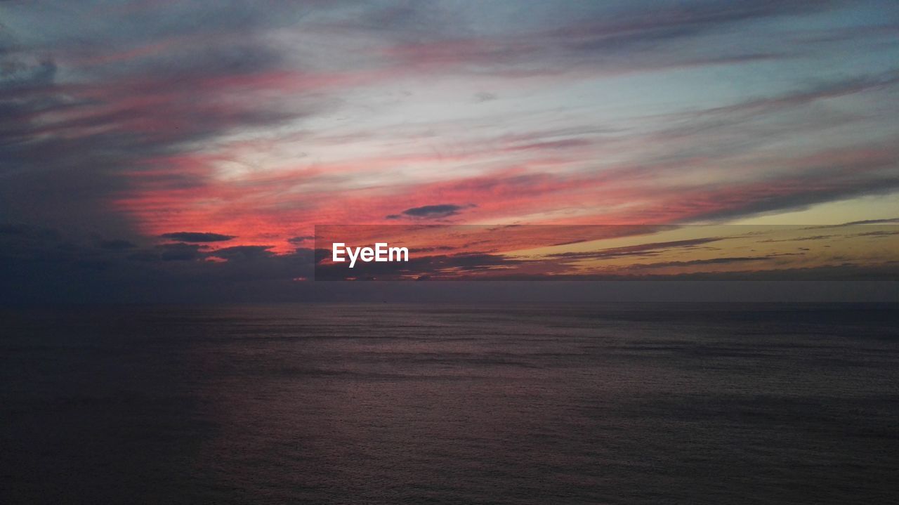 SCENIC VIEW OF SEA AGAINST DRAMATIC SKY