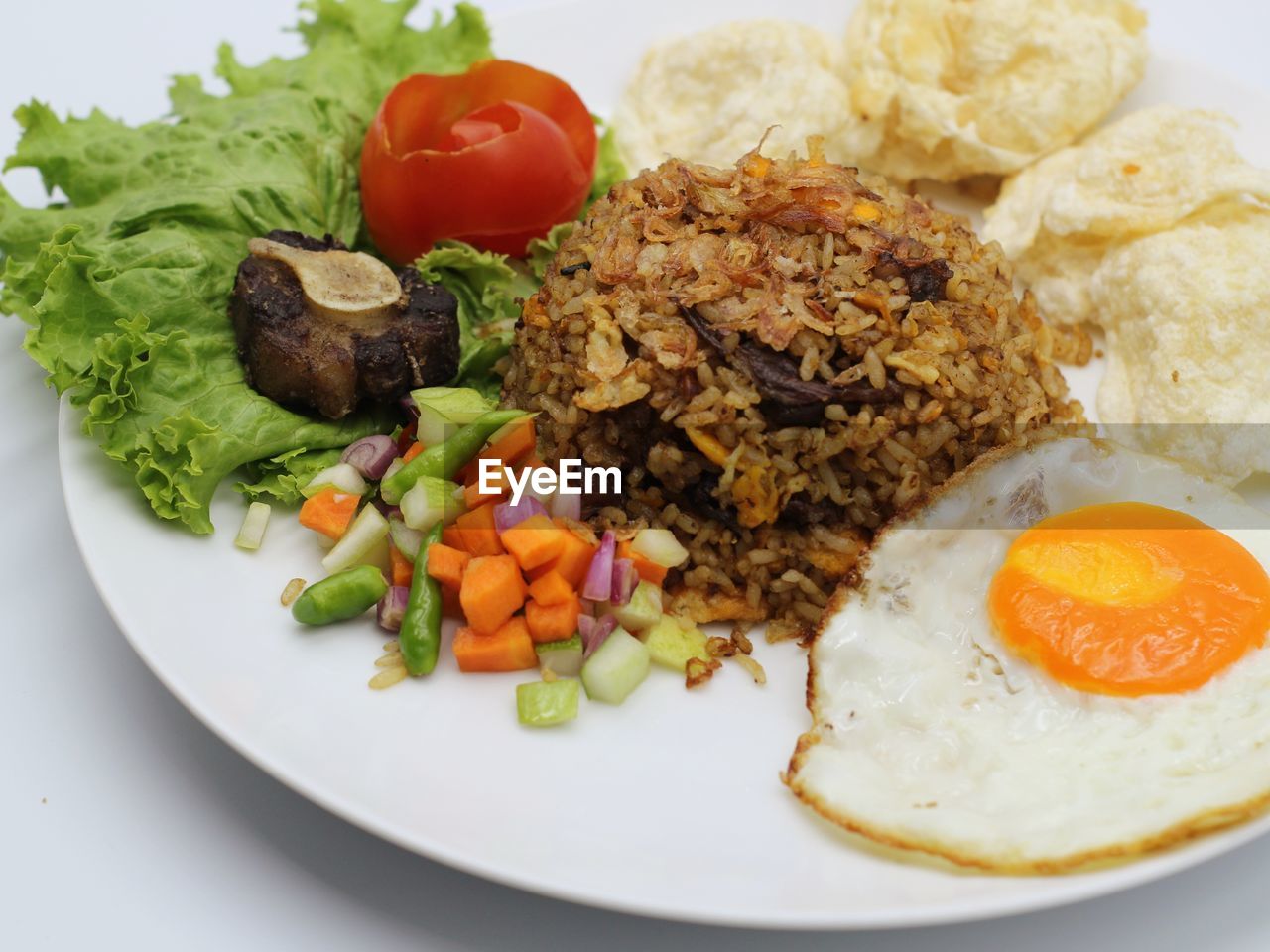 CLOSE-UP OF FRESH BREAKFAST SERVED IN PLATE WITH VEGETABLES