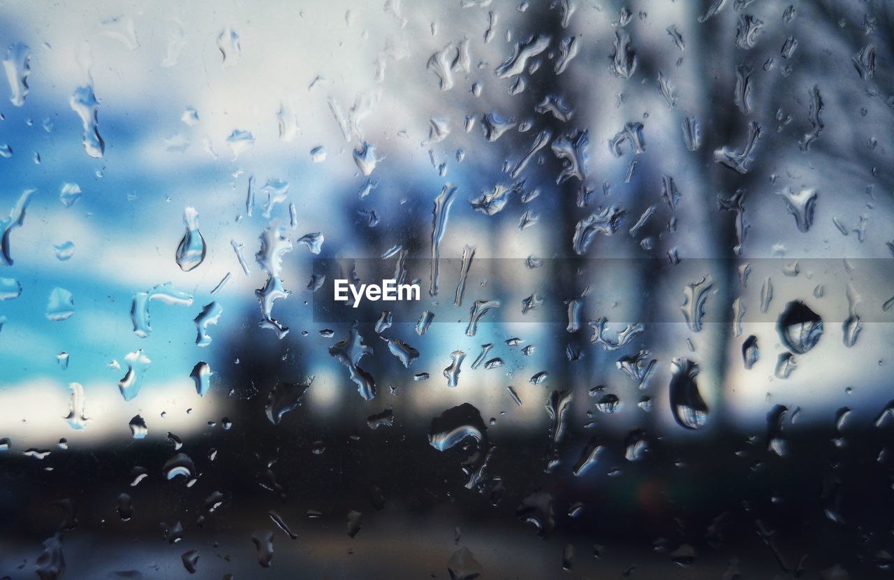 FULL FRAME SHOT OF RAINDROPS ON GLASS WINDOW