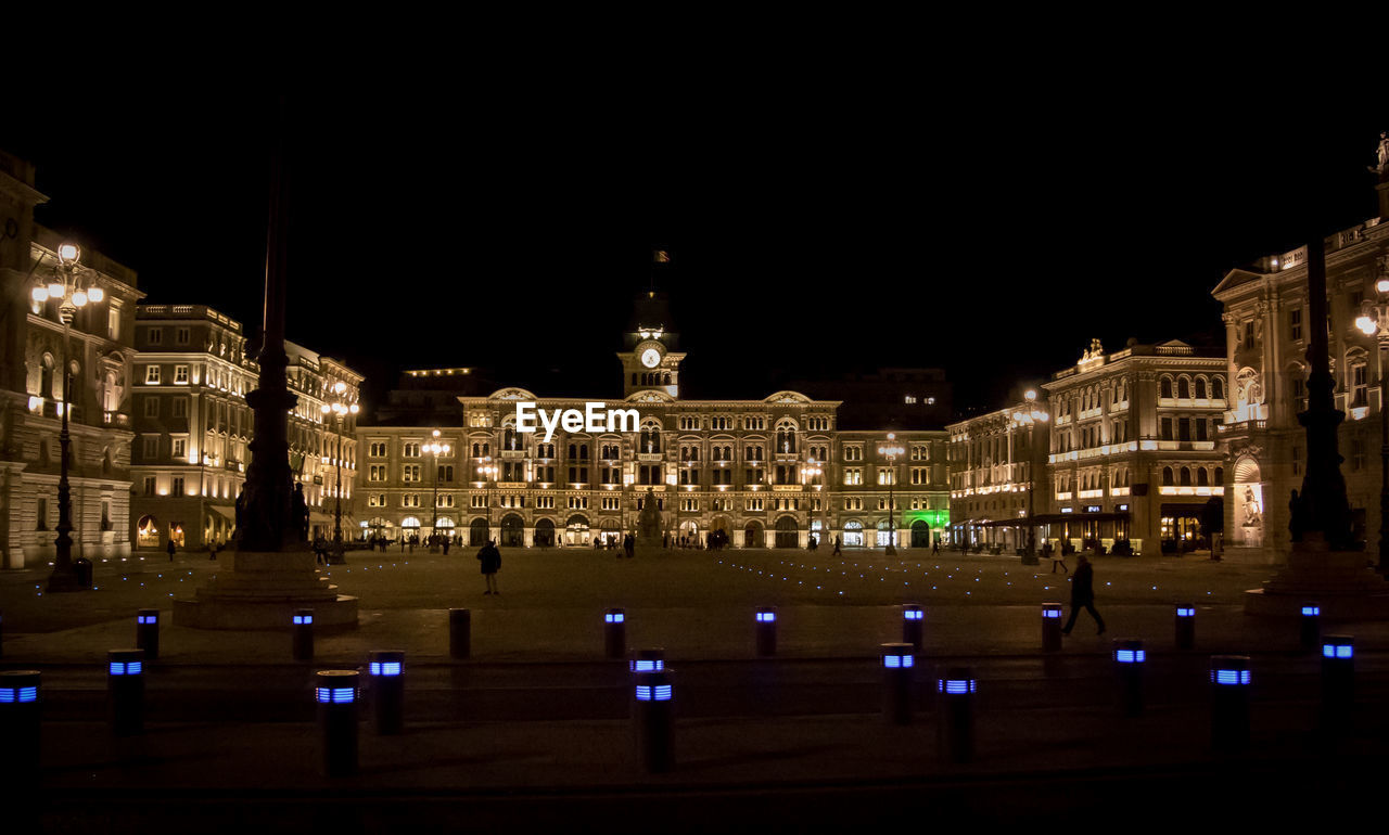 VIEW OF BUILDINGS AT NIGHT