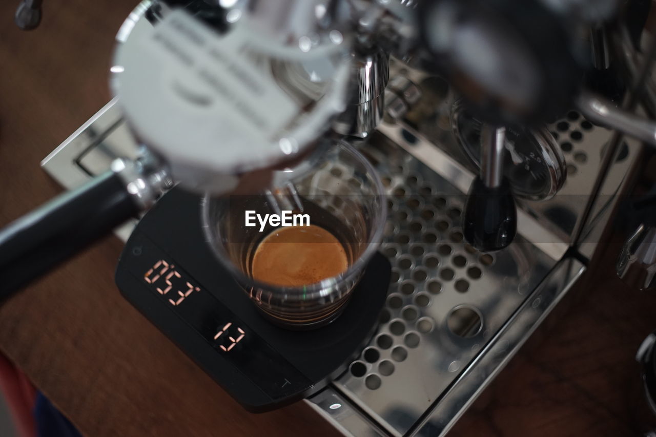 HIGH ANGLE VIEW OF COFFEE IN KITCHEN