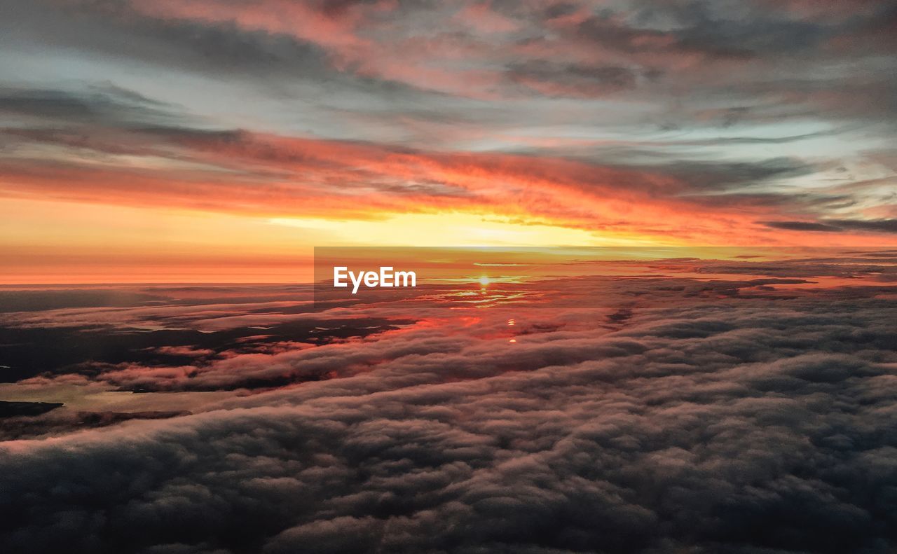 SCENIC VIEW OF CLOUDSCAPE AGAINST ROMANTIC SKY