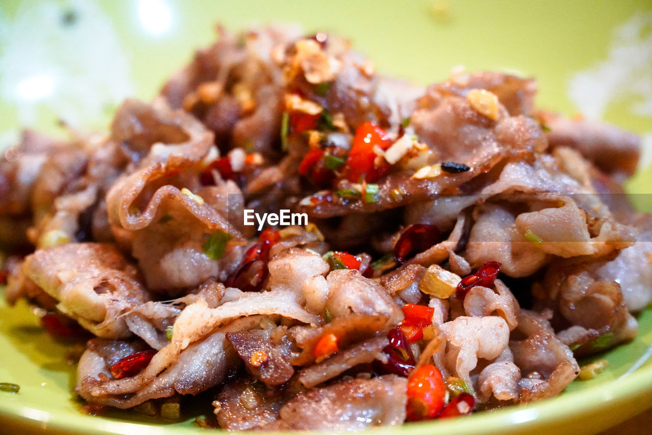 CLOSE-UP OF CHOPPED VEGETABLES