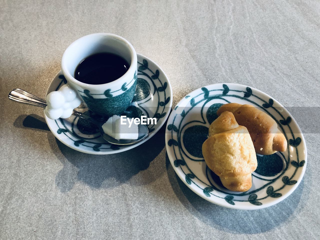 HIGH ANGLE VIEW OF COFFEE AND CUP OF TEA