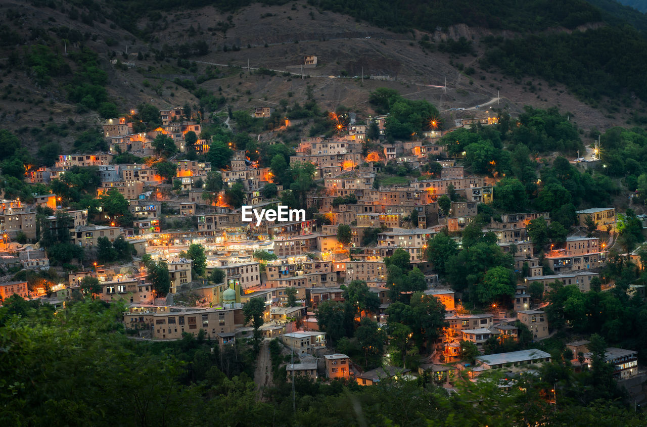 HIGH ANGLE VIEW OF TOWNSCAPE AGAINST TREES AND HOUSES