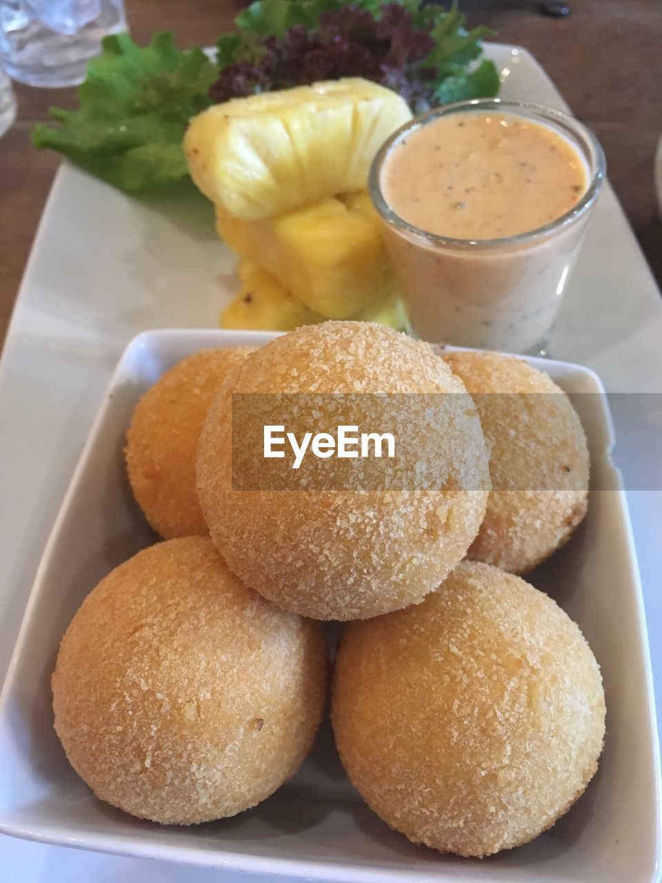 HIGH ANGLE VIEW OF BREAKFAST IN BOWL ON TABLE