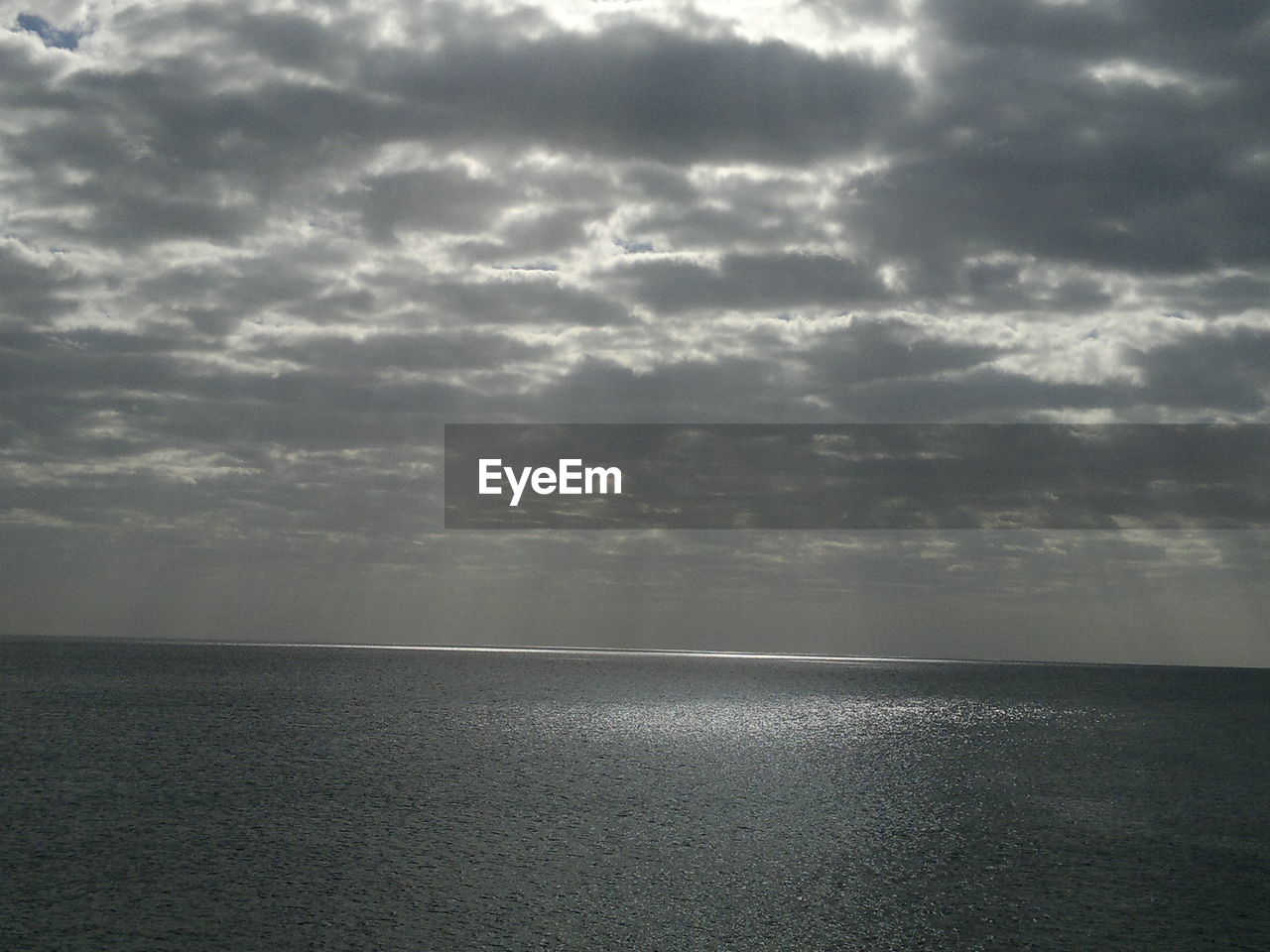 VIEW OF SEA AGAINST CLOUDY SKY