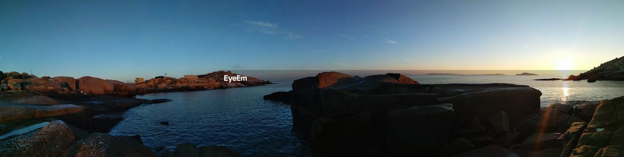 PANORAMIC VIEW OF SEA AGAINST CLEAR BLUE SKY