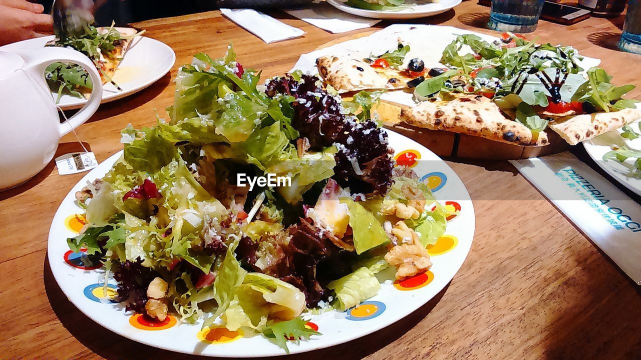 CLOSE-UP OF SERVING FOOD ON PLATE