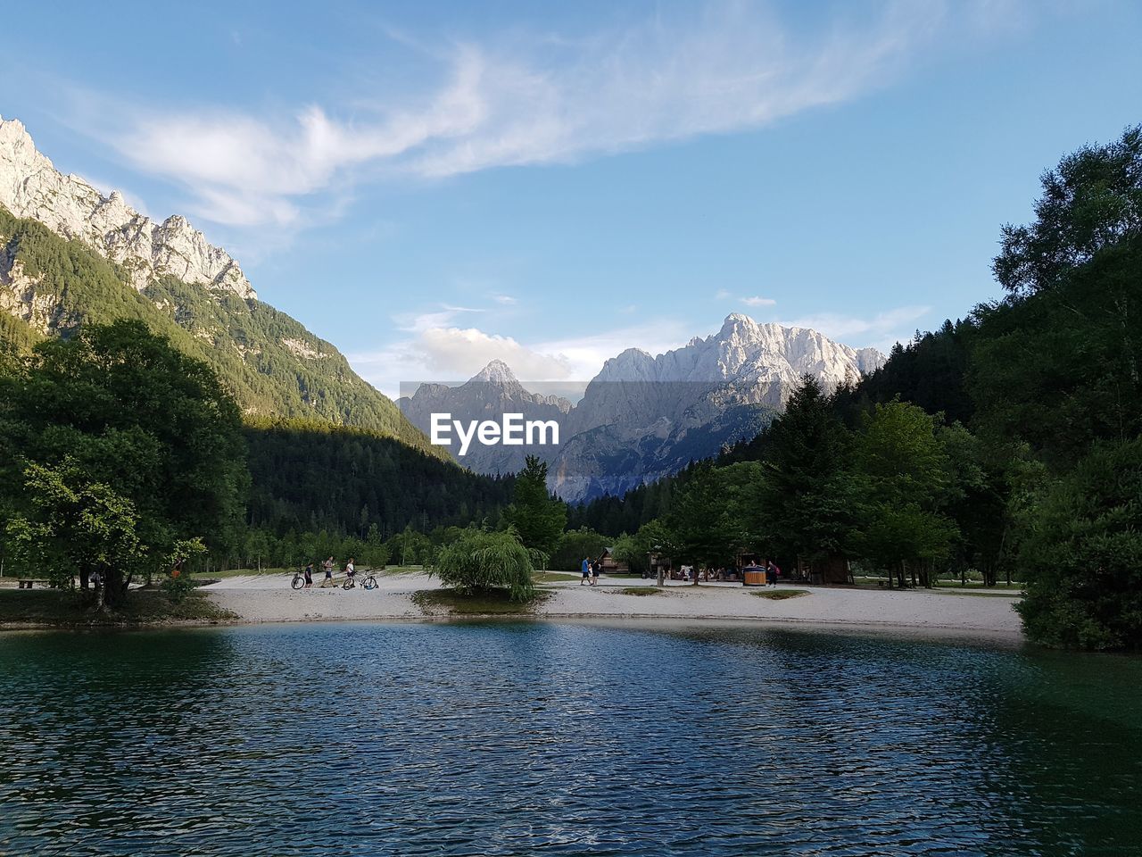 SCENIC VIEW OF LAKE AGAINST MOUNTAINS