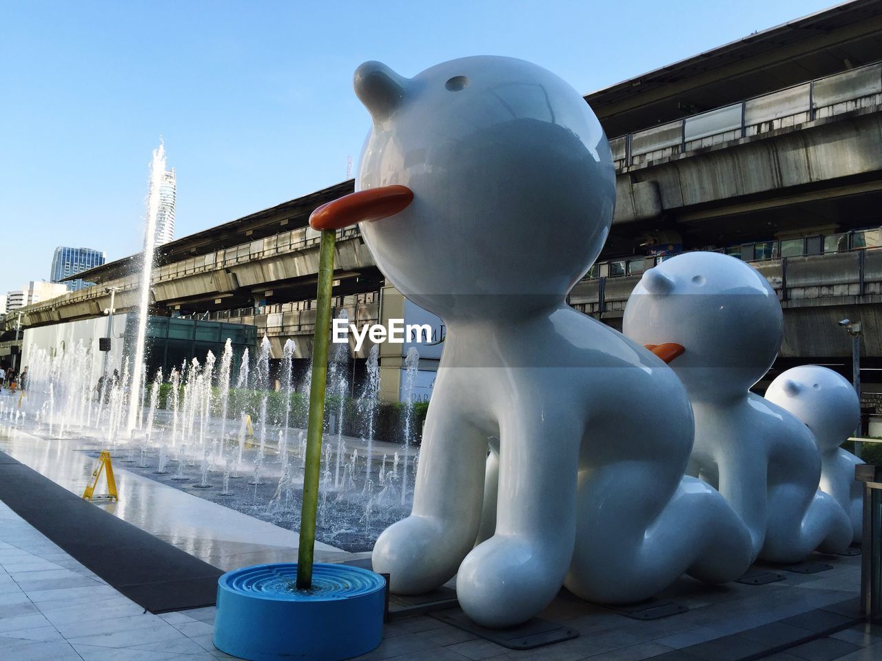 STATUE AGAINST WATER IN BUILDING