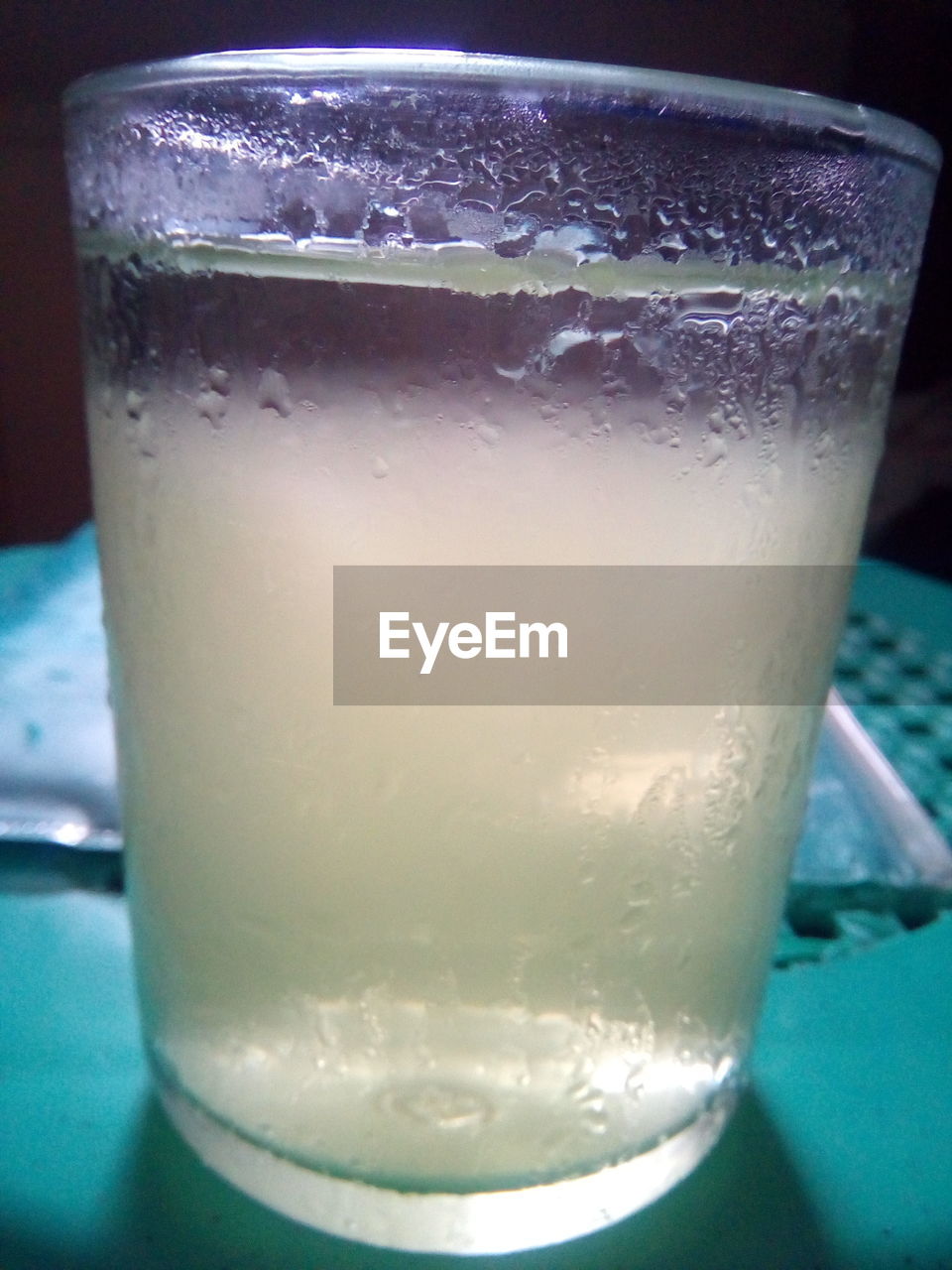 CLOSE-UP OF WATER IN GLASS