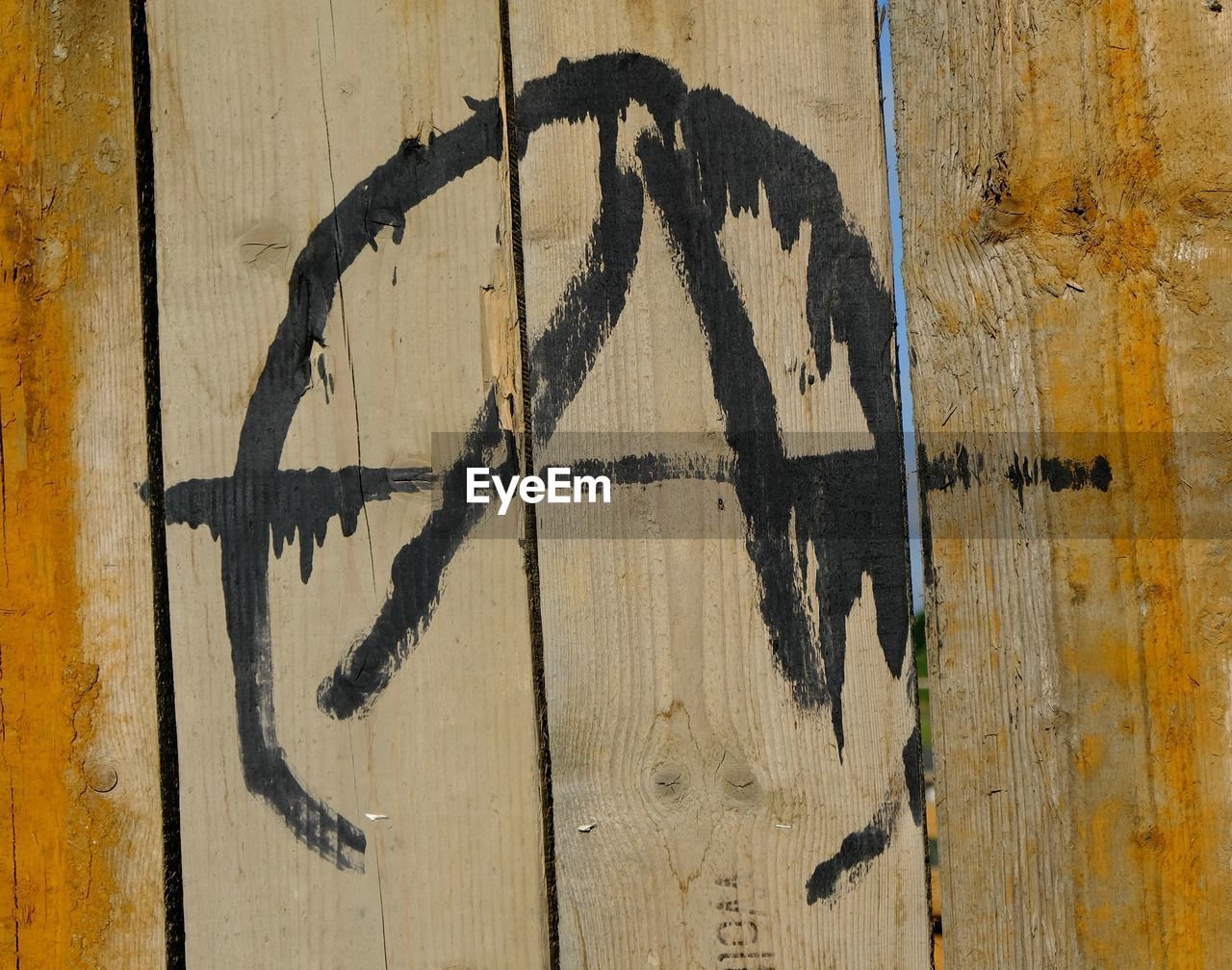 CLOSE-UP OF WEATHERED WOOD ON WOODEN WALL