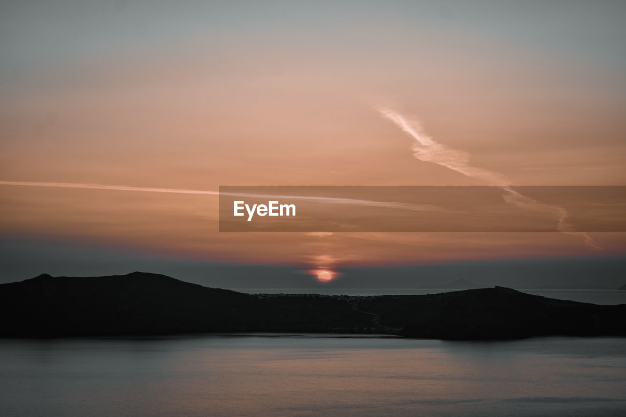 SCENIC VIEW OF SILHOUETTE MOUNTAINS AGAINST SKY DURING SUNSET