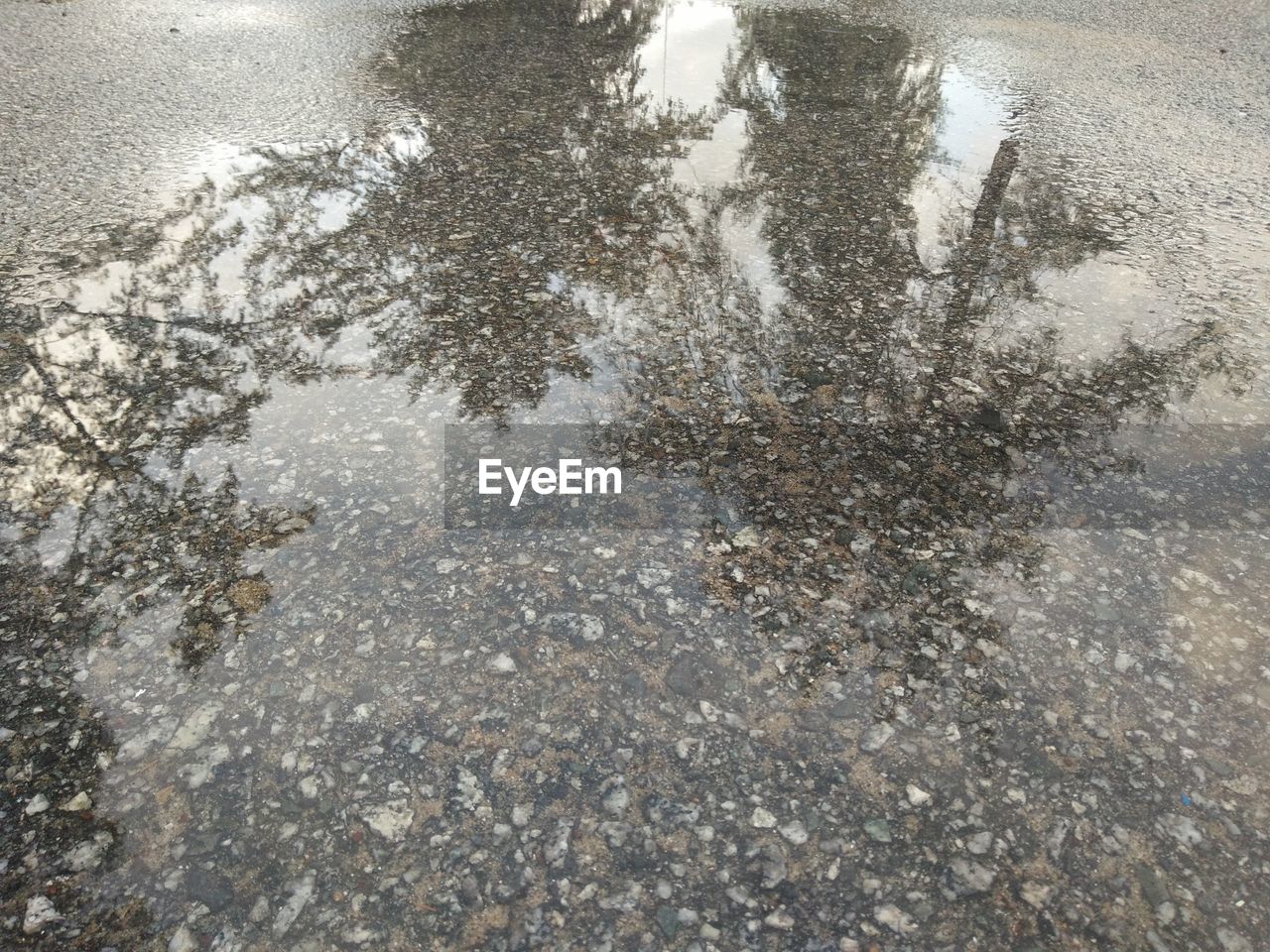 HIGH ANGLE VIEW OF WET ROAD BY SEA