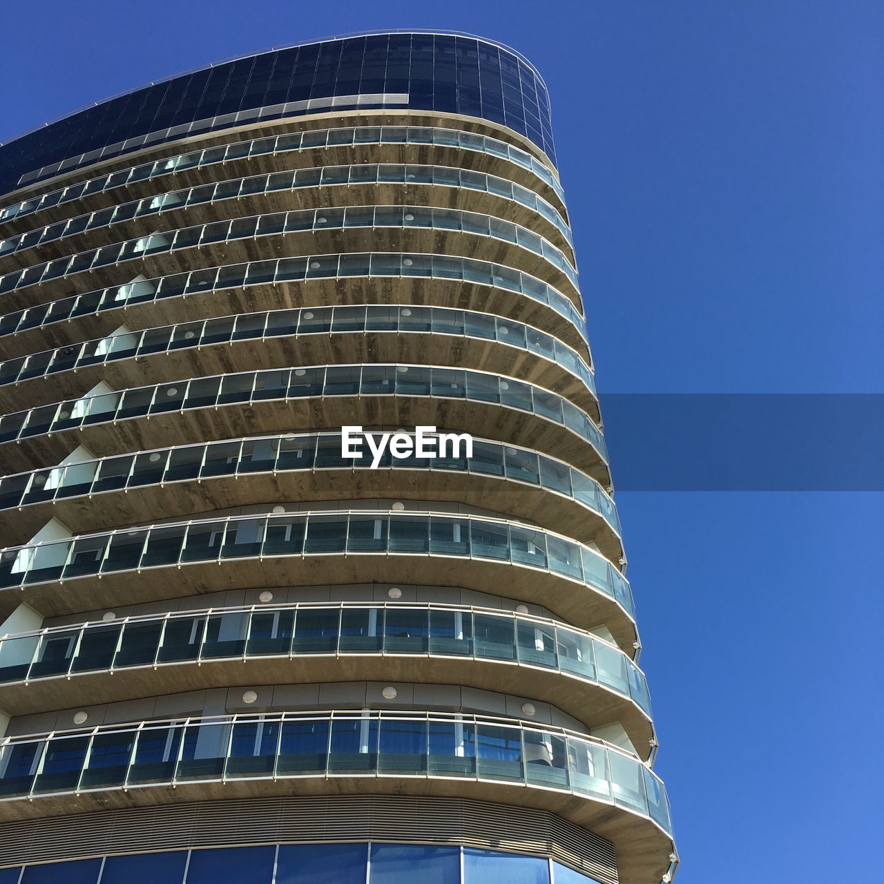 LOW ANGLE VIEW OF OFFICE BUILDING AGAINST CLEAR SKY