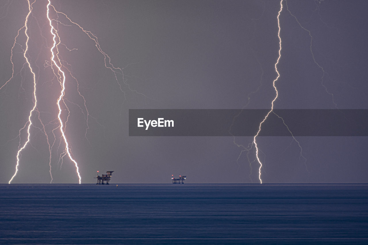 Lightening on petrol sea platforms