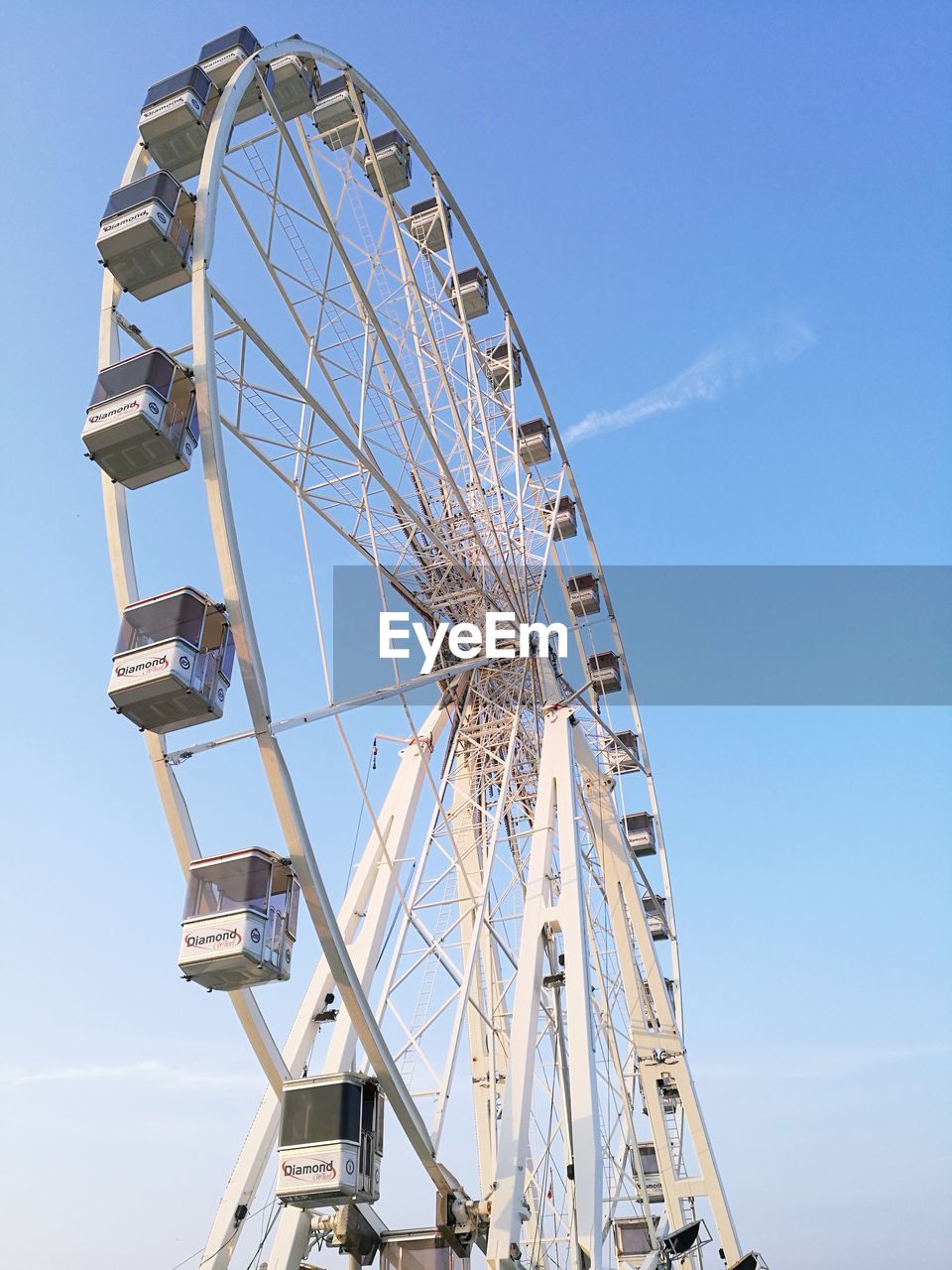 LOW ANGLE VIEW OF FERRIS WHEEL AGAINST CLEAR SKY