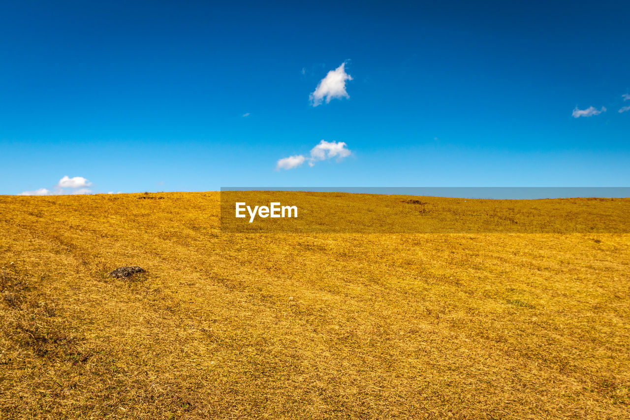 Man watching the beautiful mountain range from edge of mountain