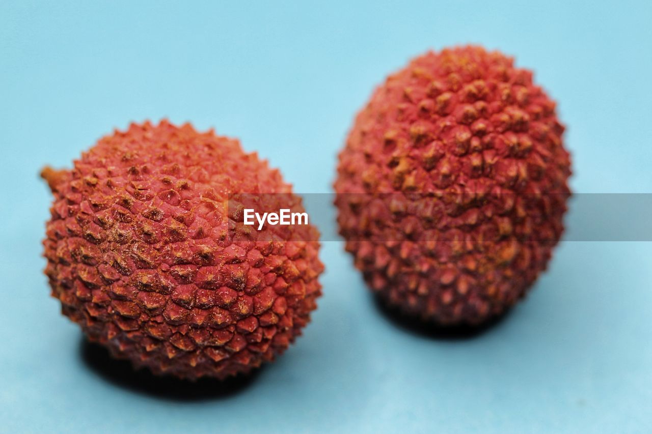 CLOSE-UP OF FRUITS IN PLATE