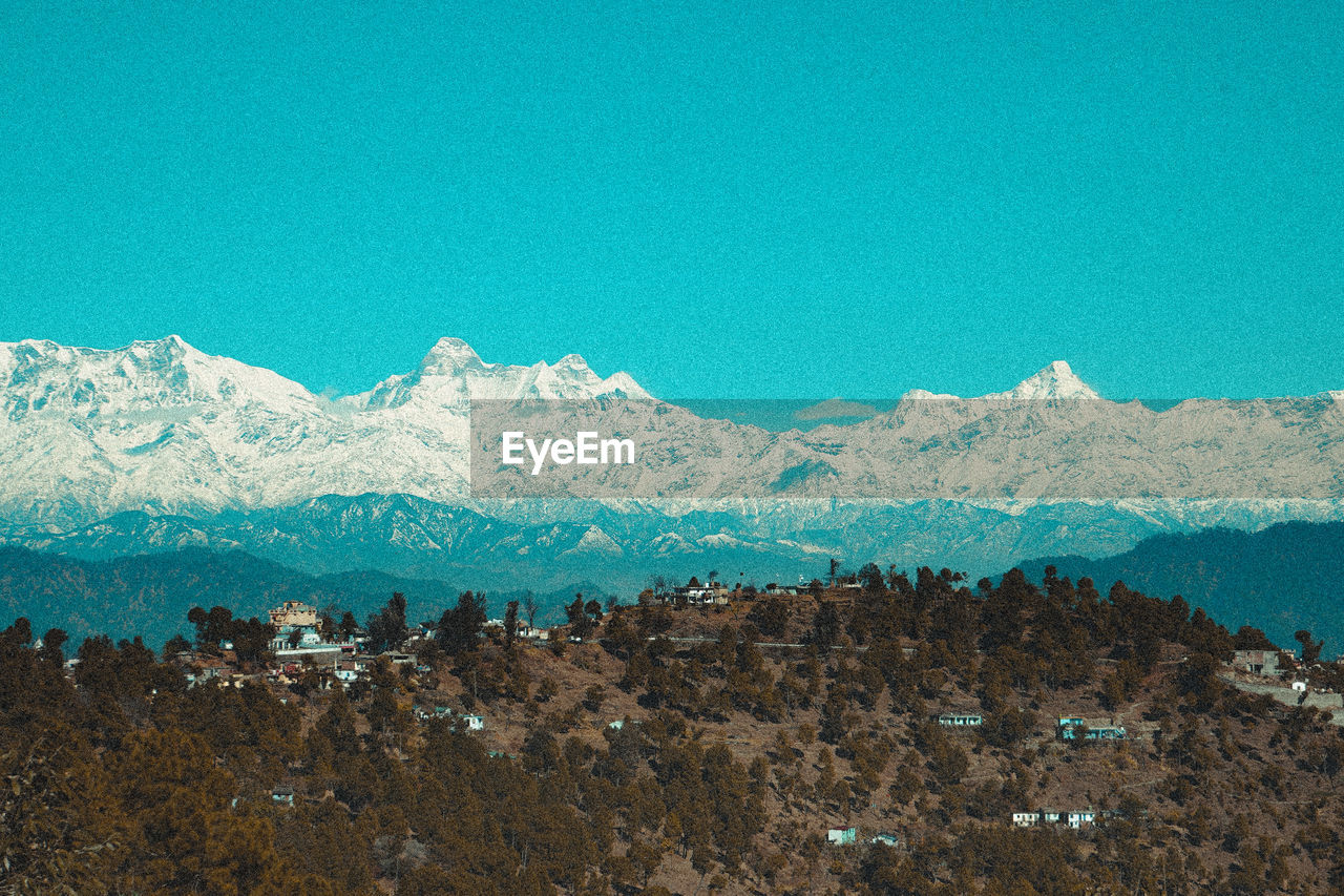 SCENIC VIEW OF SNOWCAPPED MOUNTAINS AGAINST CLEAR SKY