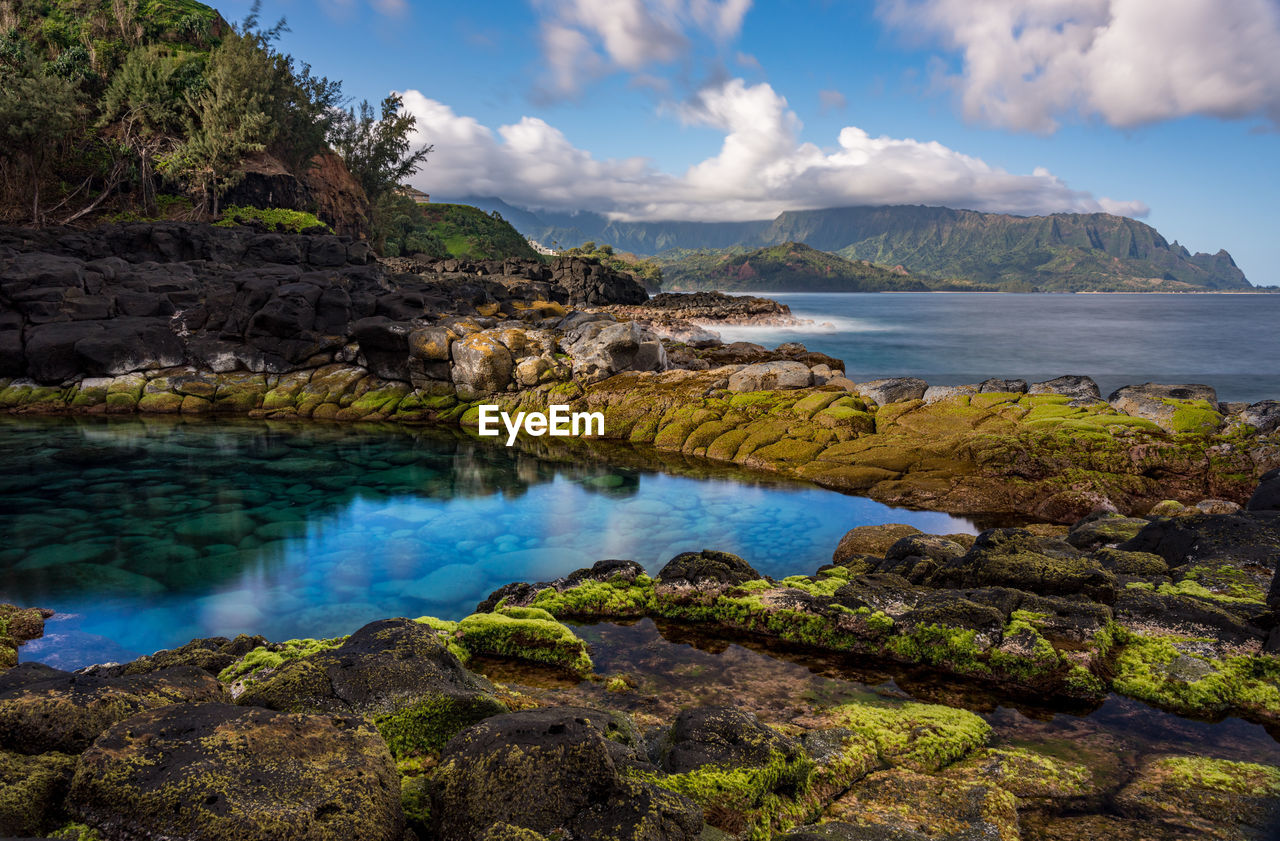 Long exposure of the calm waters of queen's bath, a rock pool off princeville on north of kauai