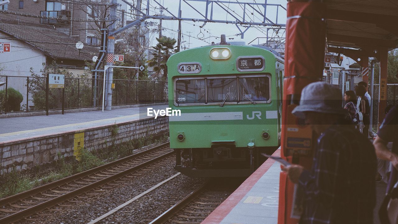 TRAIN IN RAILROAD STATION PLATFORM