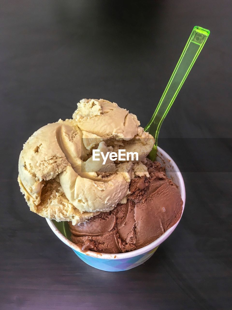 CLOSE-UP OF ICE CREAM CONE ON PLATE