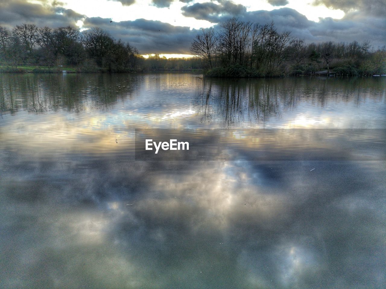 IDYLLIC SHOT OF LAKE AGAINST SKY