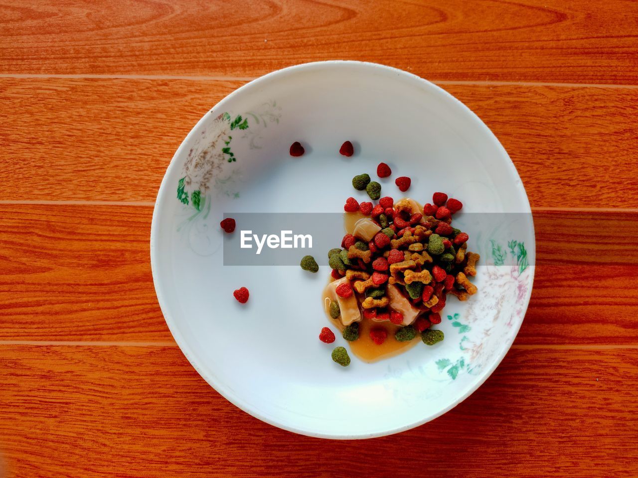 DIRECTLY ABOVE SHOT OF BREAKFAST SERVED ON TABLE