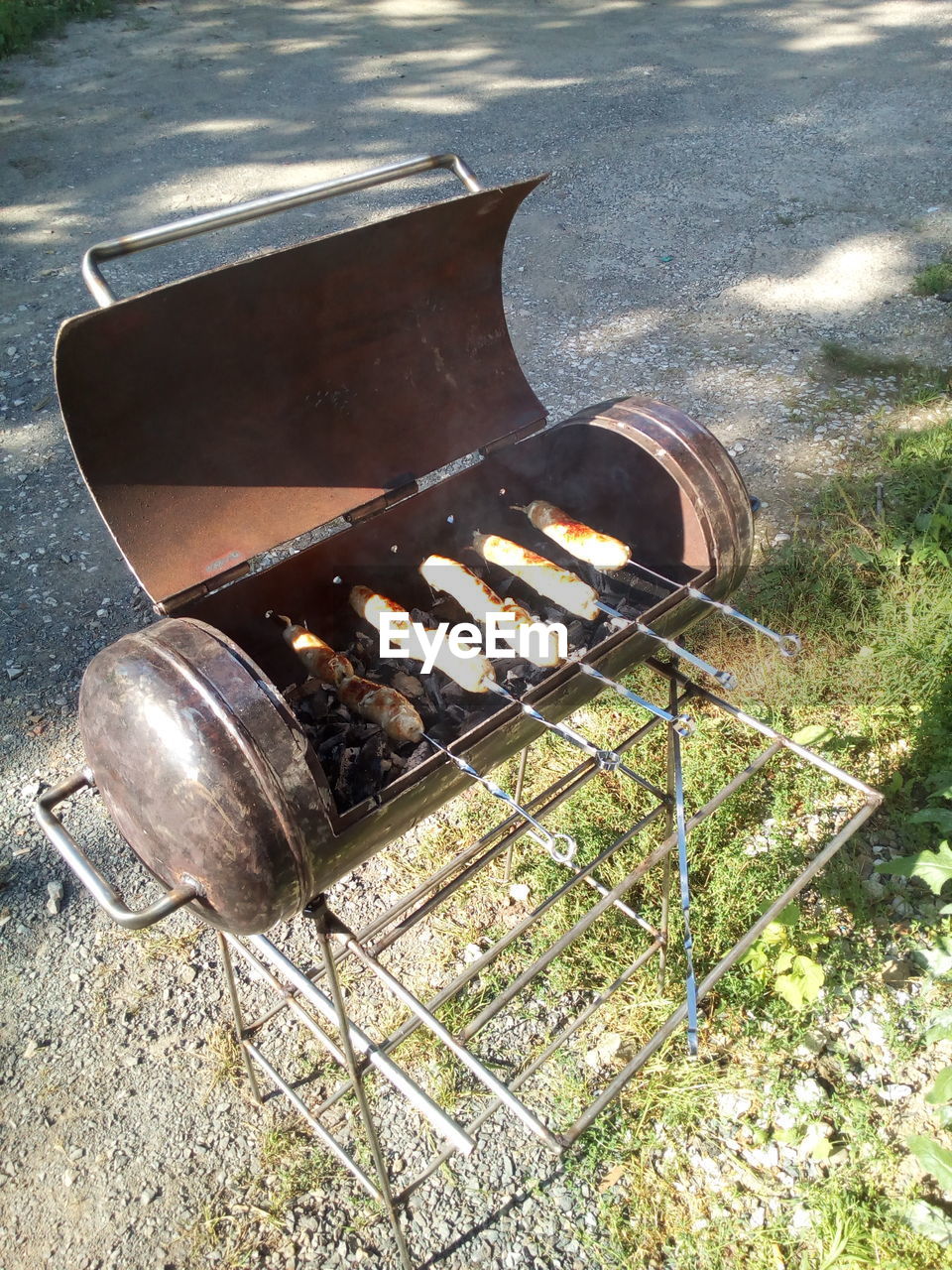 HIGH ANGLE VIEW OF FOOD ON BARBECUE GRILL