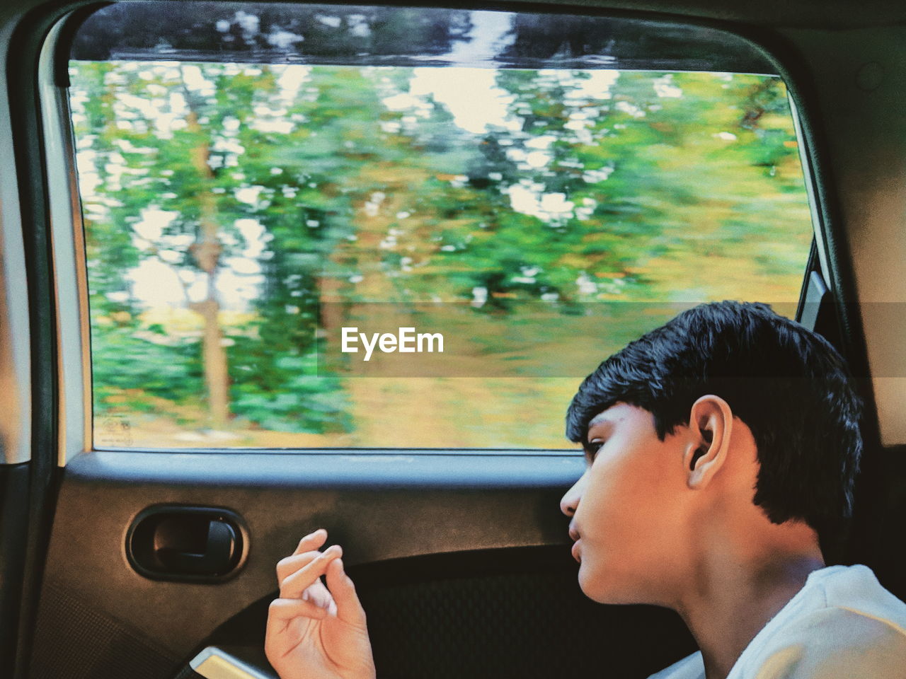 PORTRAIT OF MAN IN CAR SEEN THROUGH WINDOW